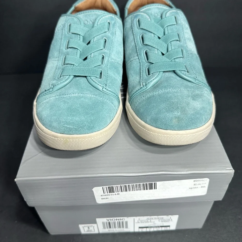 VIONIC Teal Suede Sneakers size 6 pre owned Exellent condition.